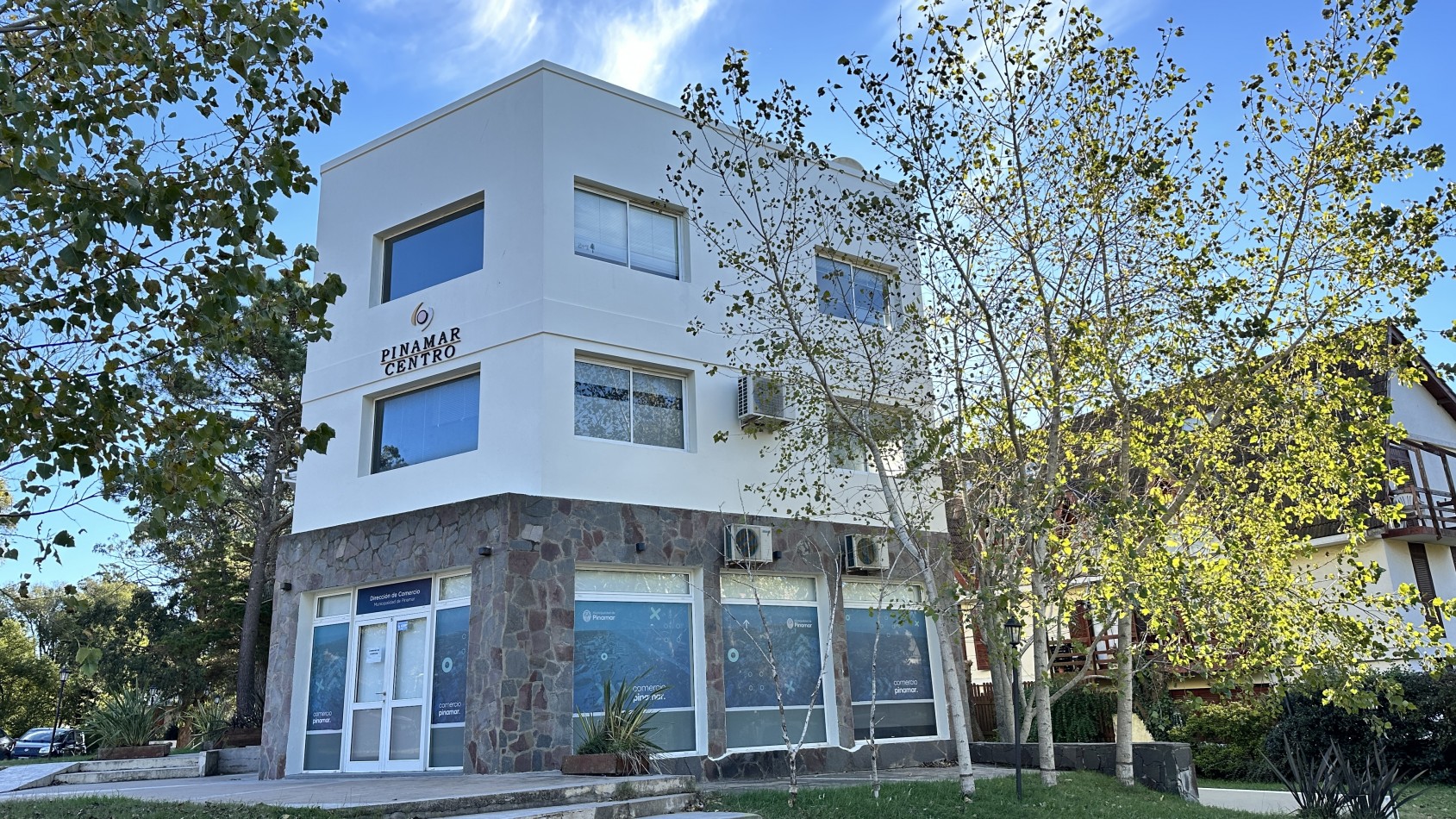 LOCAL ESQUINA COCHERA EN VENTA PINAMAR