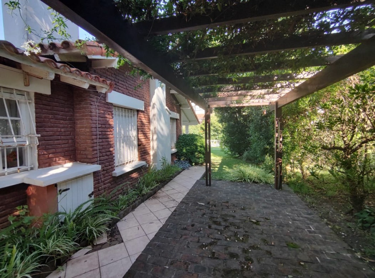 Casa en lote comercial Pinamar