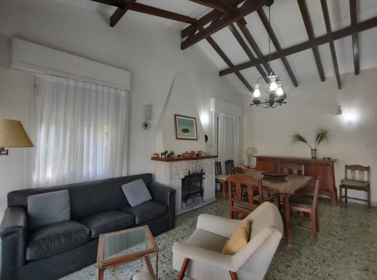 Casa en lote comercial Pinamar