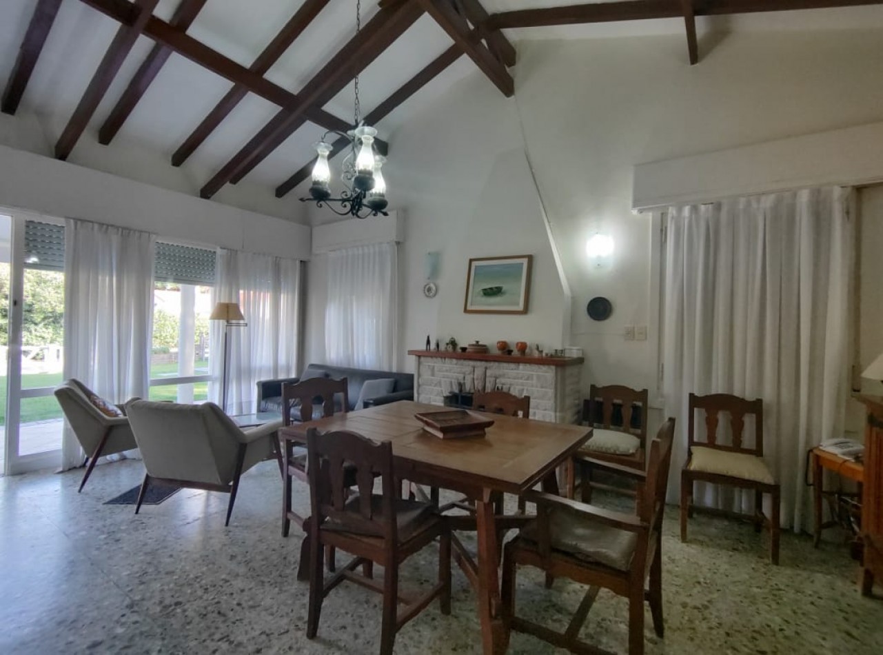 Casa en lote comercial Pinamar
