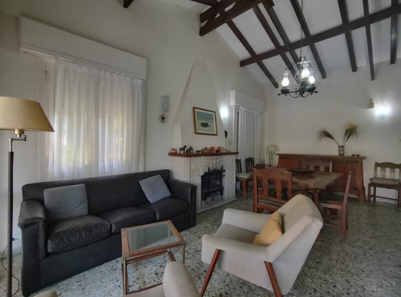 Casa en lote comercial Pinamar