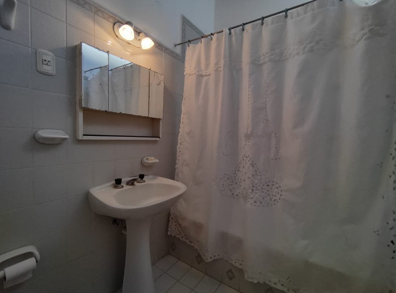 Casa en lote comercial Pinamar