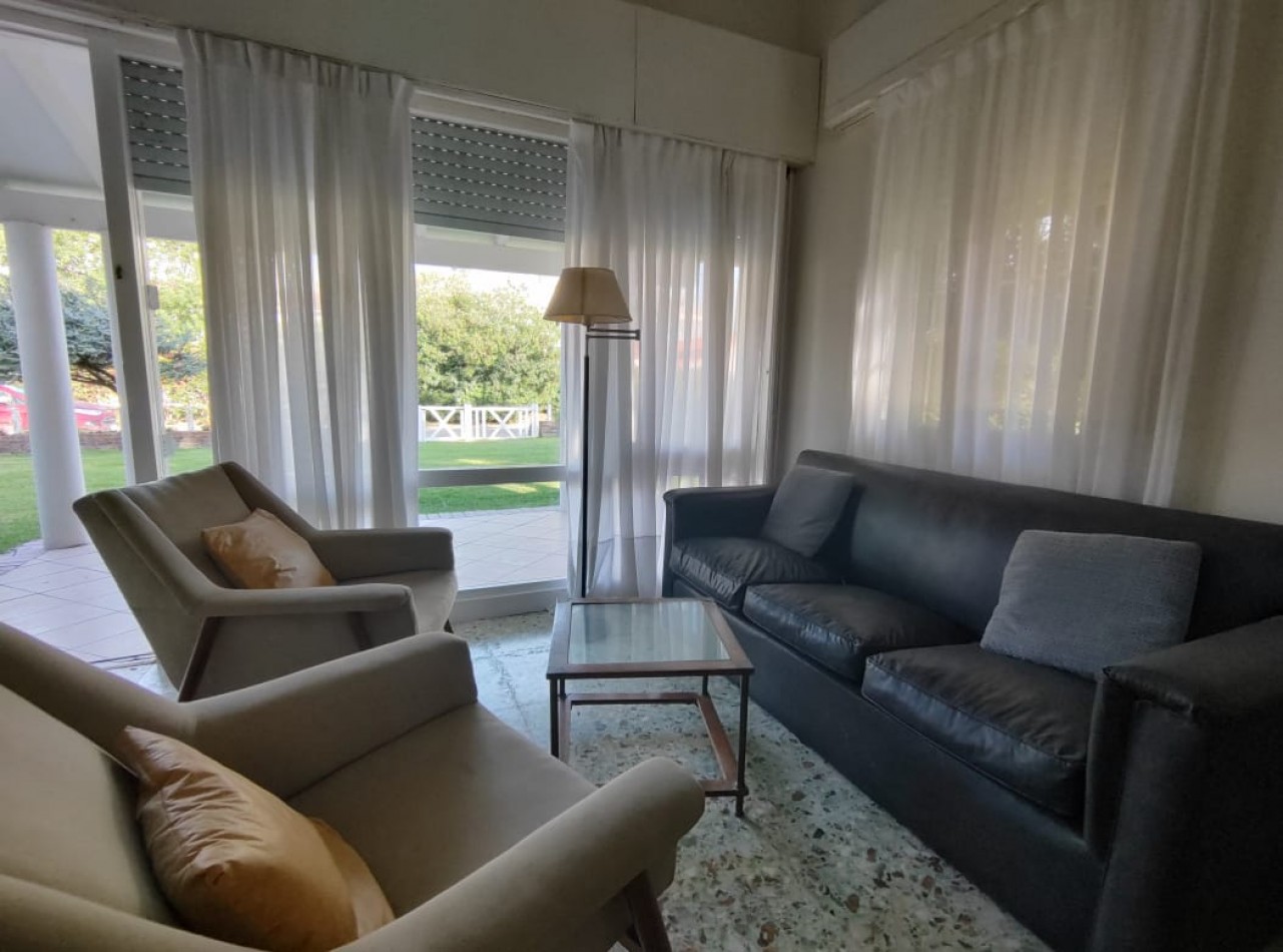 Casa en lote comercial Pinamar
