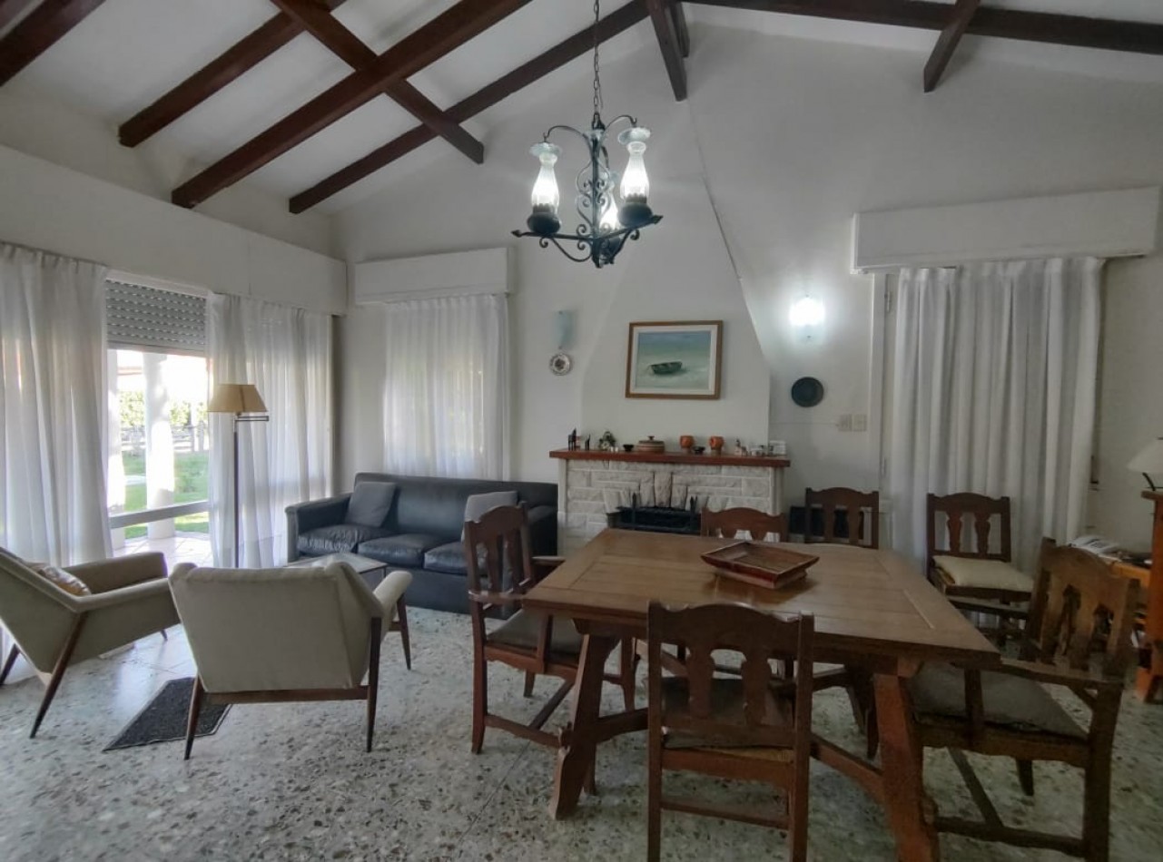 Casa en lote comercial Pinamar